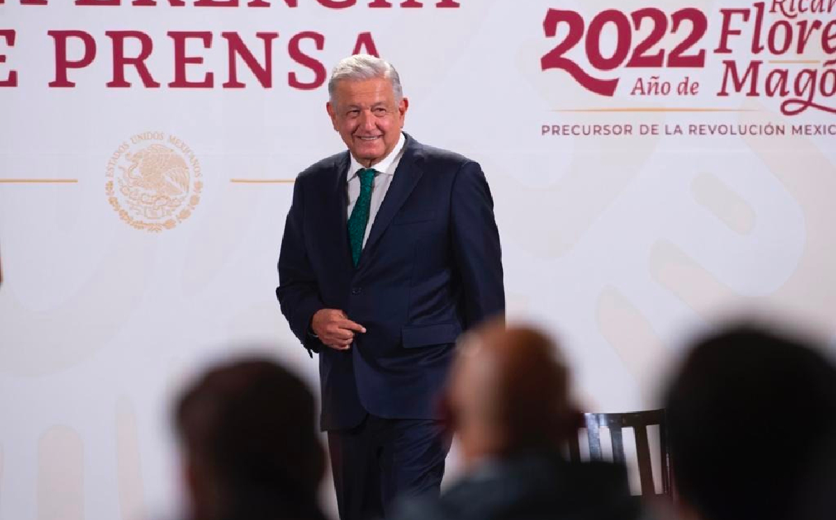 López Obrador llegando a su conferencia de prensa mañanera de hoy. | Cortesía