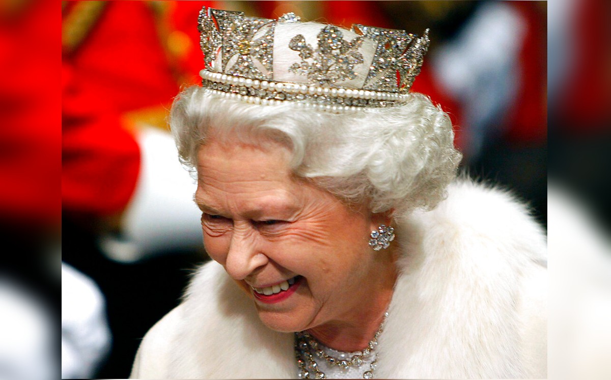 Isabel II fue muy criticada por su falta de compasión cuando, en 1997, falleció Diana.| AP