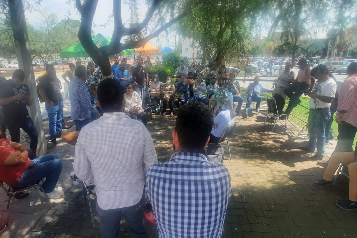 Maestros toman Recaudación de Rentas en Gómez Palacio; siguen exigiendo pago pendiente. | Especial