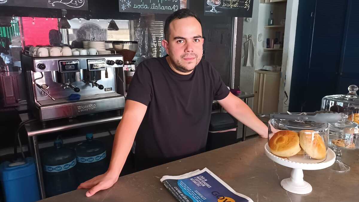 Negocios en el centro de Monterrey sin energía eléctrica. Foto: Israel Santacruz