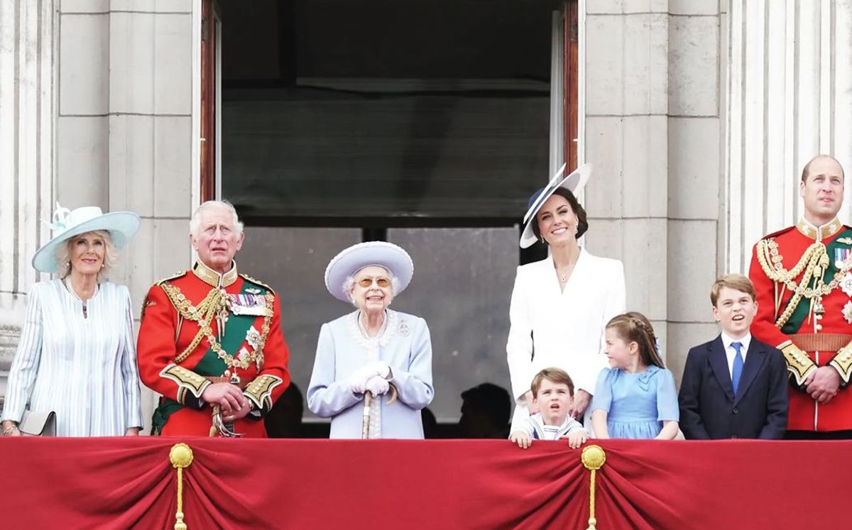  Cu nto Ganaba La Reina Isabel II Grupo Milenio
