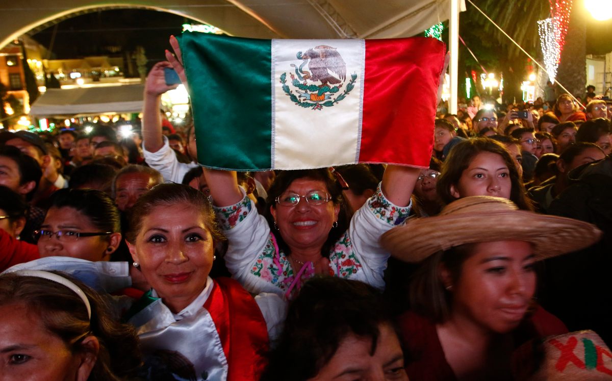 Verbena popular realizada en el Zócalo de Puebla | Agencia Enfoque