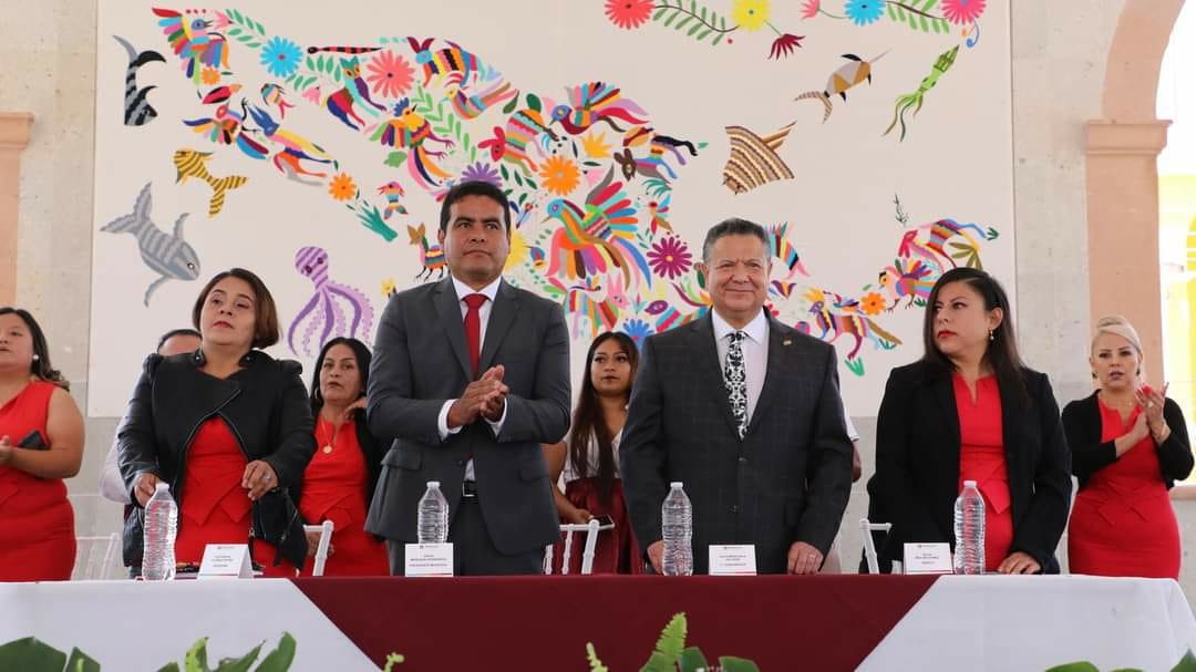 El gobernador acudió al informe del presidente municipal de Tenango de Doria (Cortesía)
