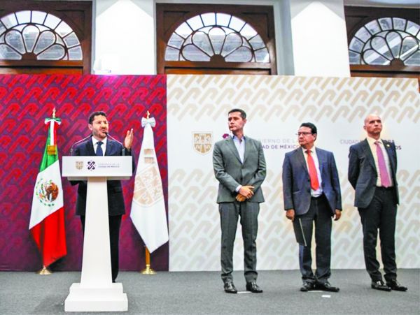 El secretario de Gobierno capitalino junto con el titular de la Seduvi. ESPECIAL