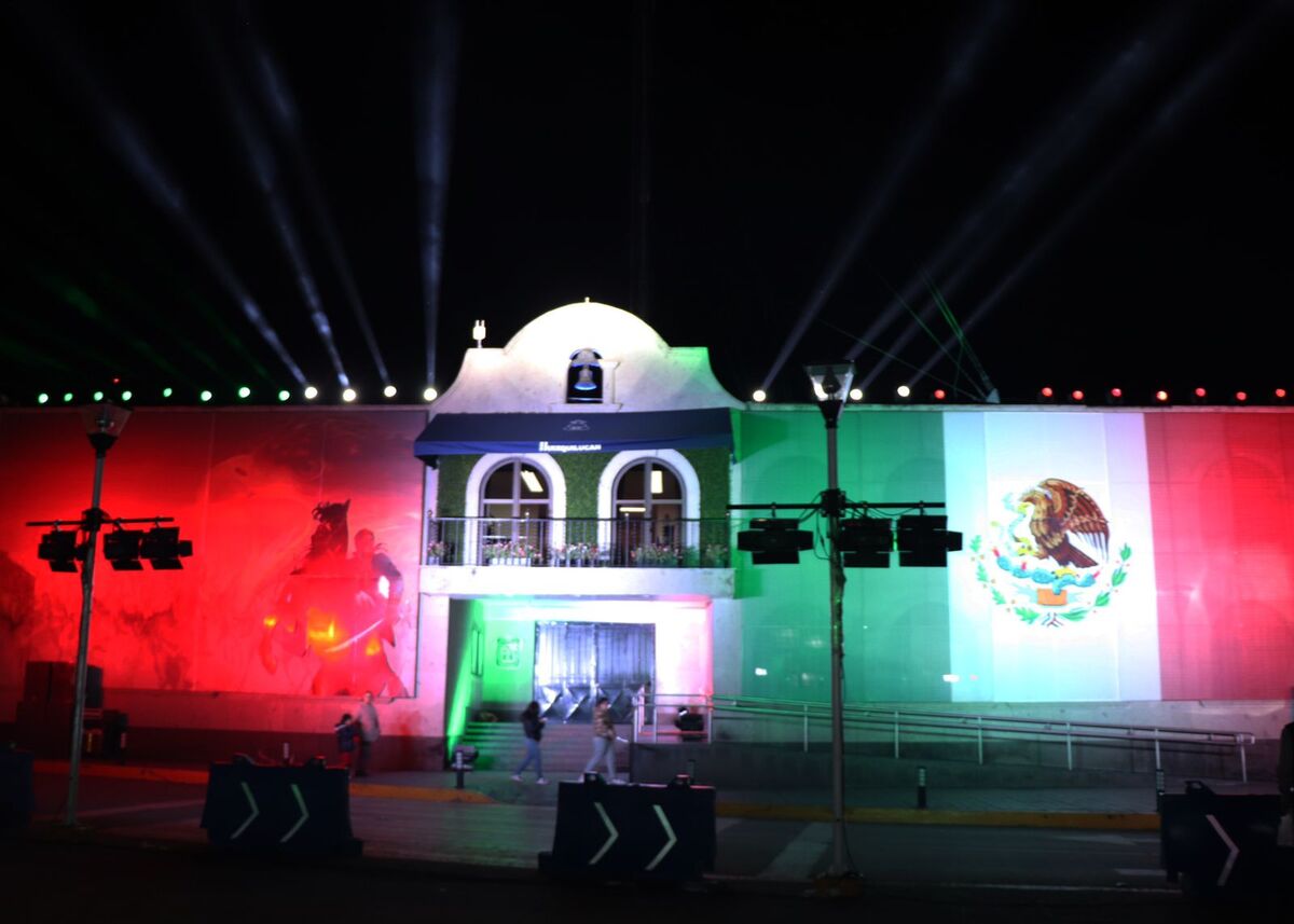 "Arrancaron con el encendido de luces del Palacio Municipal" | Especial.