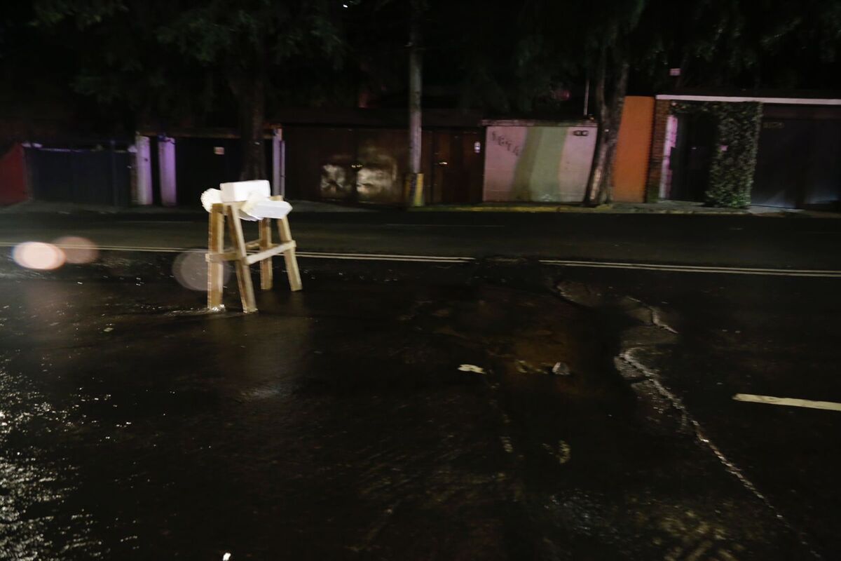 El socavón se formó debido a una fuga de agua | Enrique Luna