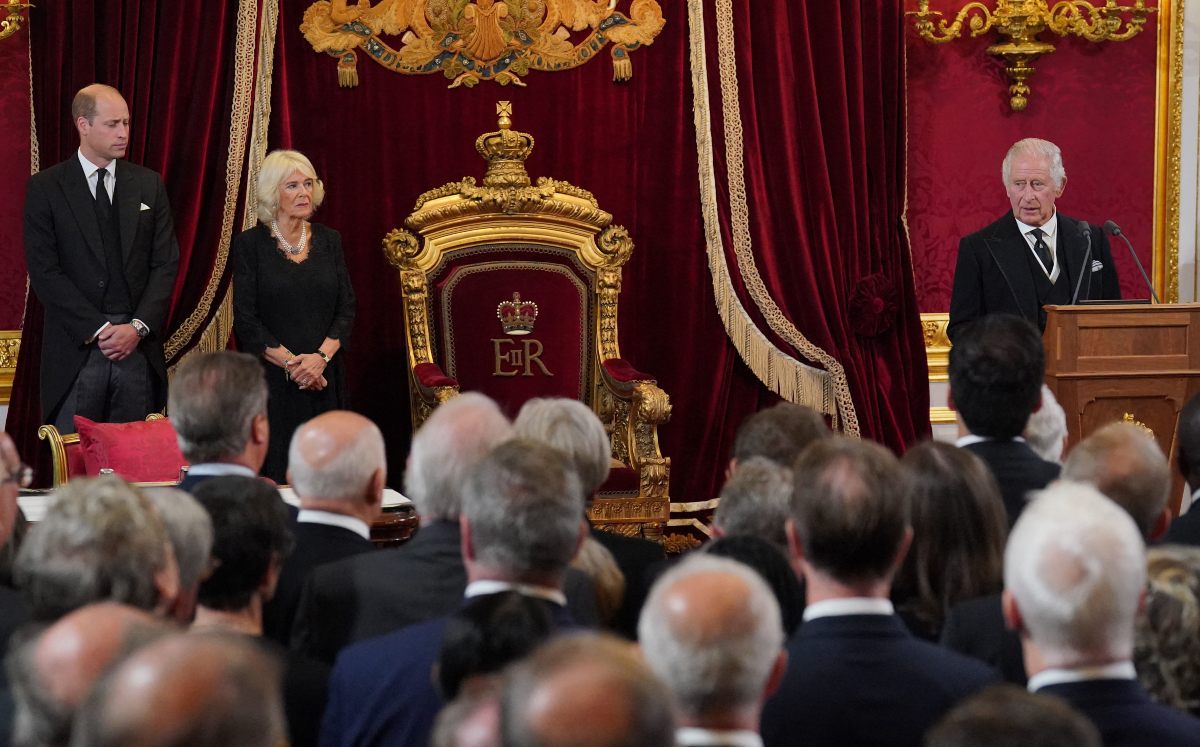 Con una solemne ceremonia se proclamó como rey a Carlos III (AFP).