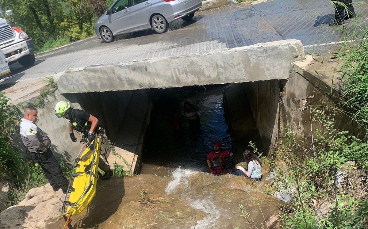 El auto cayó a un  arroyo que se encuentra a un costado de la carretera a Laguna de Sánchez.