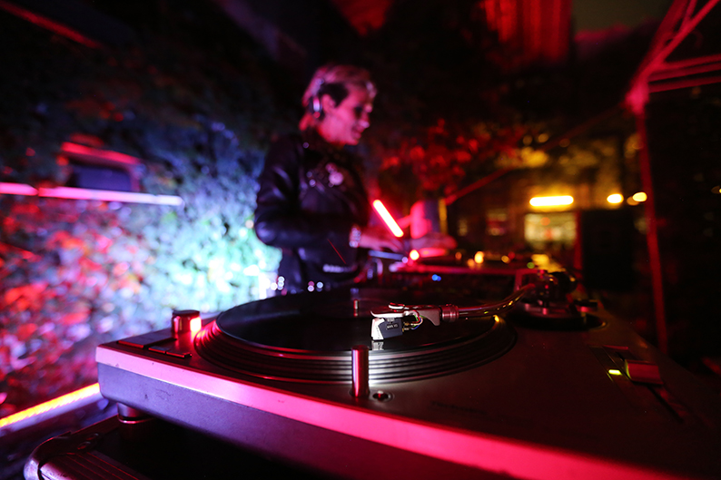 De profesión arquitecta y punk de corazón, directamente desde Morelos aparece en los escenarios Dj Dee Dee Noise. |Javier Ríos