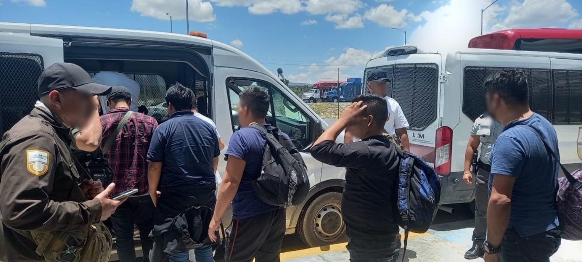 La Guardia Nacional desplegó el operativo en compañía con el INM. Foto: Especial