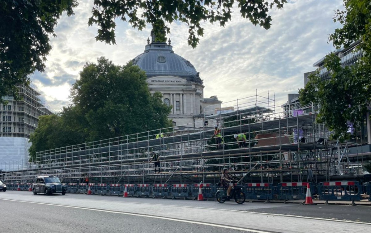 Retocan Abadía de Westminster en Londres para funeral de reina Isabel II