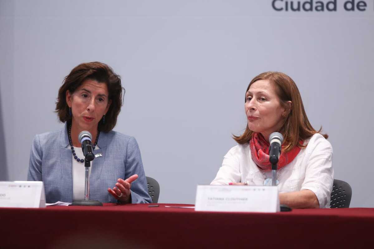 La secretaria de Economía, Tatiana Clouthier, y  Gina Marie Raimondo, secretaria de Comercio de EU. (Foto: Araceli López)