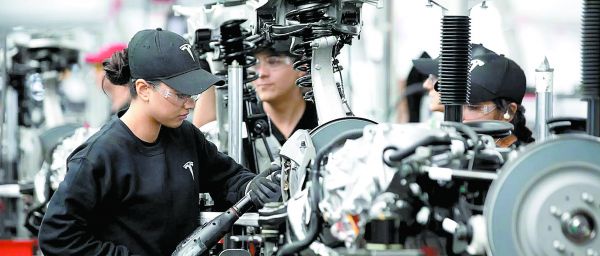 El secretario de Economía de Nuevo León dijo que ya son 10 proveedores que fabrican diferentes componentes para los autos eléctricos. ESPECIAL