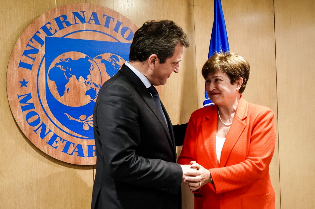 Sergio Massa se reunió con Kristalina Georgieva, la directora del FMI. (AFP)