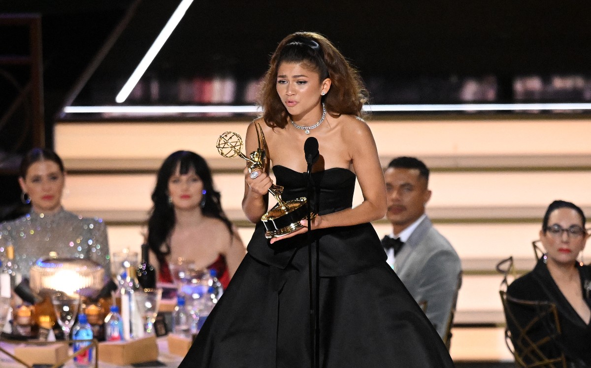 Zendaya recibe premio a Mejor Actriz en los Emmy | AFP