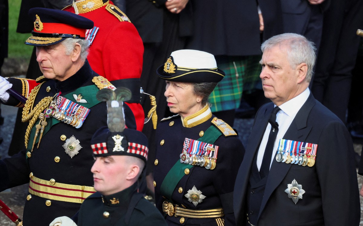 Insultan al príncipe Andrés en el funeral de la reina Isabel II (AFP).