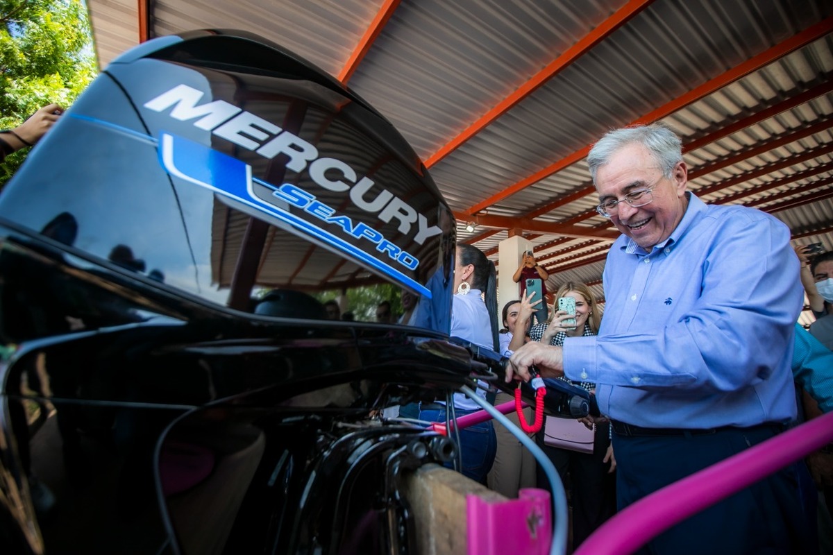 En Sinaloa, entregan apoyos para la adquisición de motores marinos