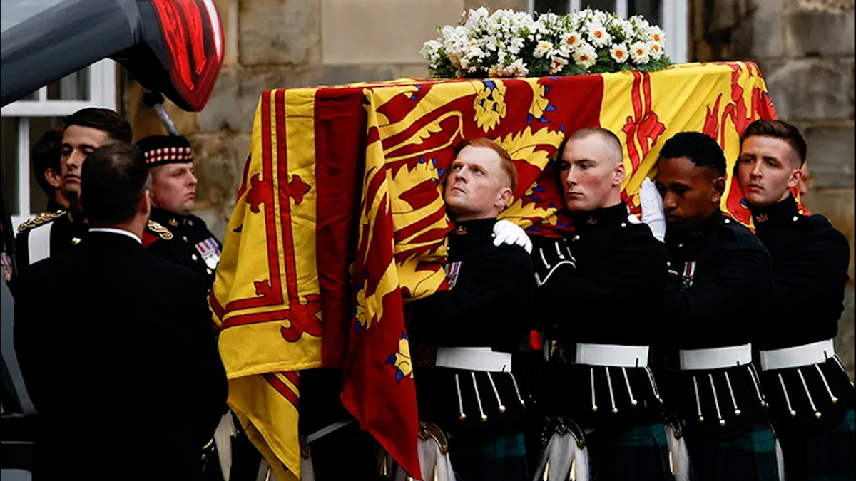 Trasladan el cuerpo de la reina Isabel ll hacia Londres