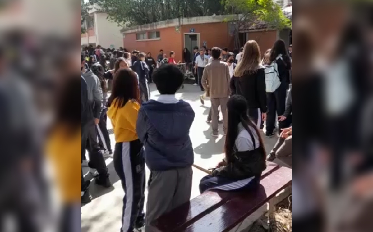 Una de las alumnas fue trasladada al hospital por la Cruz Roja. | Especial