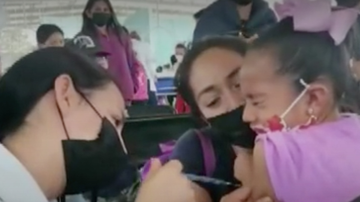 Aplican vacunas anticovid a niños de 5 a 11 años en Michoacán