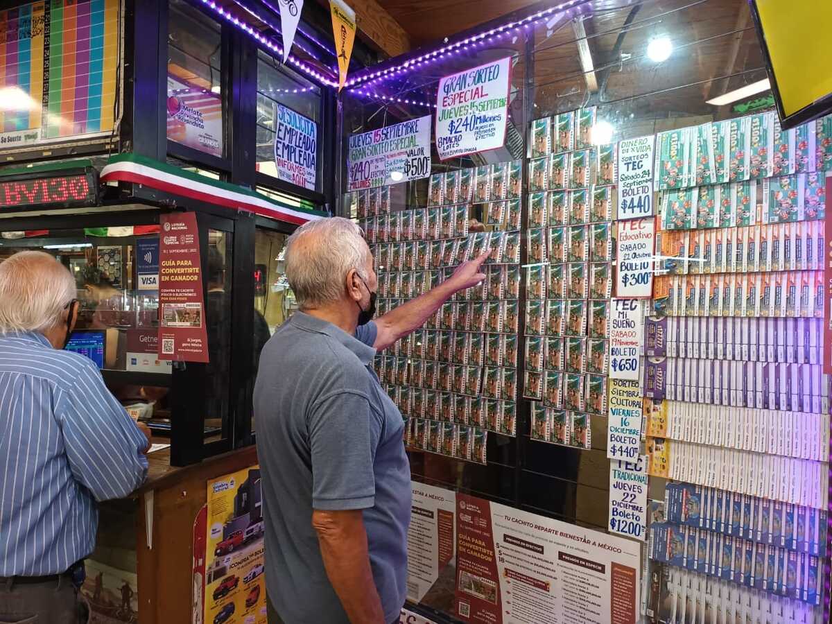 "Armando $u $uerte desde 1956" es el lema de uno de los "billeteros" de lotería más populares y tradicionales en el estado. Foto: Erik Solheim Rocha