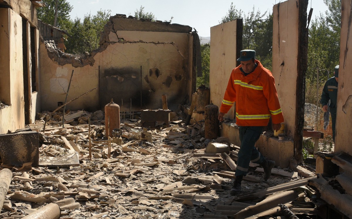Casa en ruinas tras ataques entre Armenia y Azerbaiyán | AFP