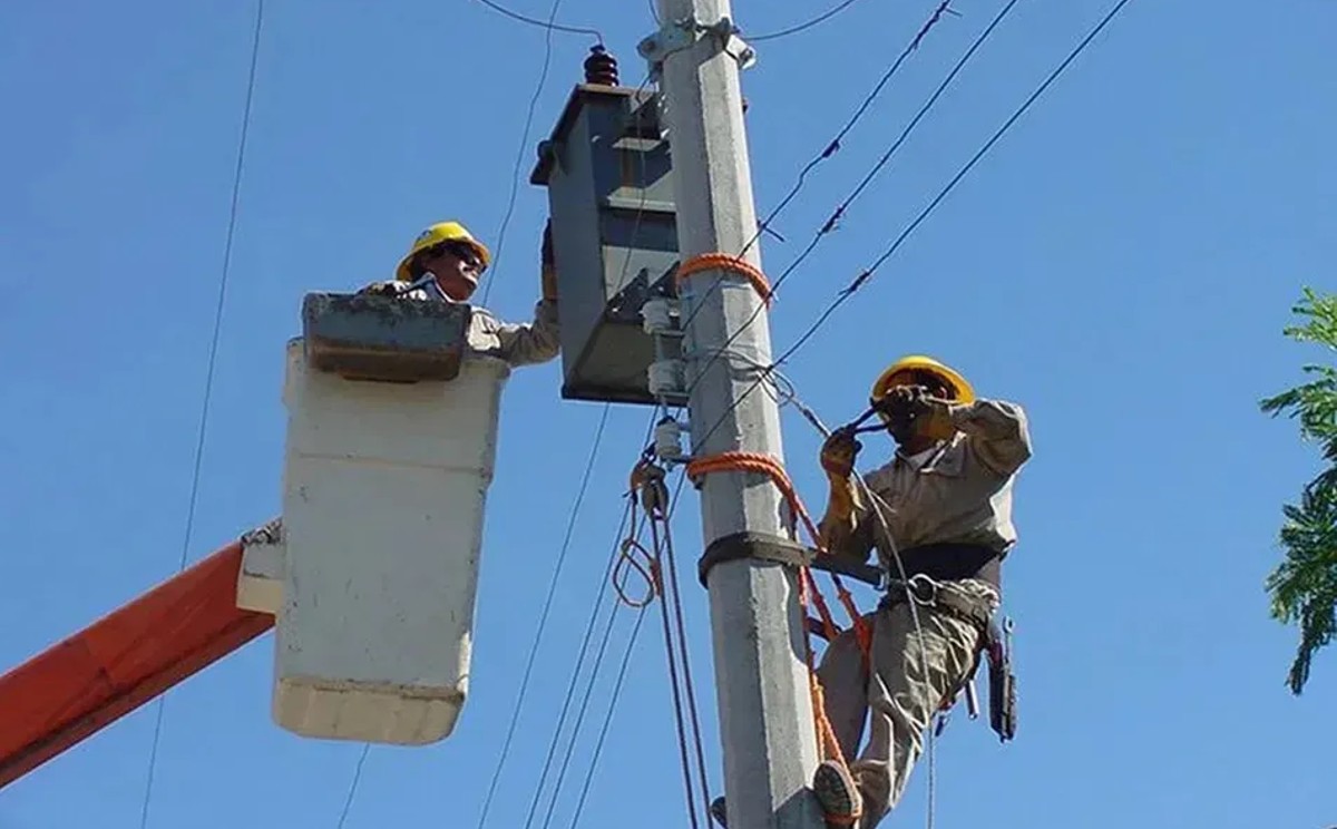 Colonos interponen queja ante fallas de energía eléctrica en Tampico