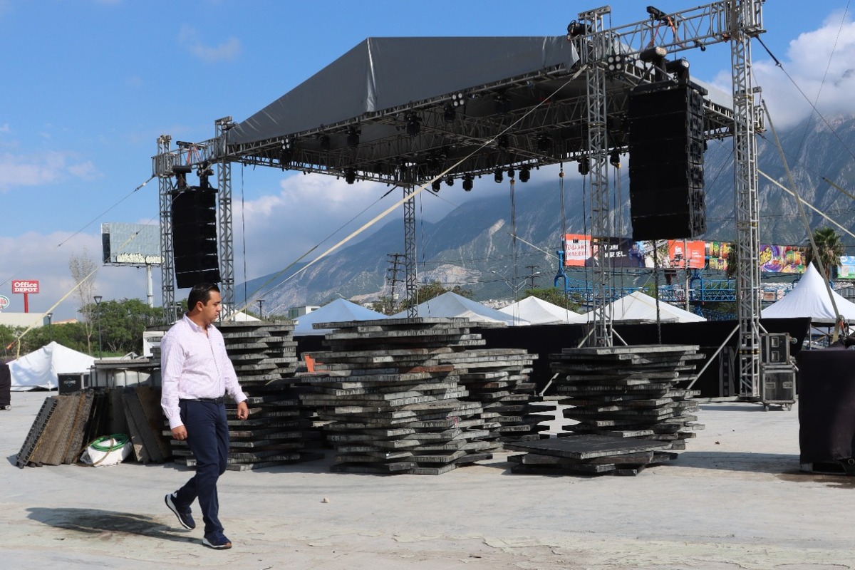 Jesús Nava visita Domo, previo a festejos del 15 de septiembre en Santa Catarina. Foto: Especial