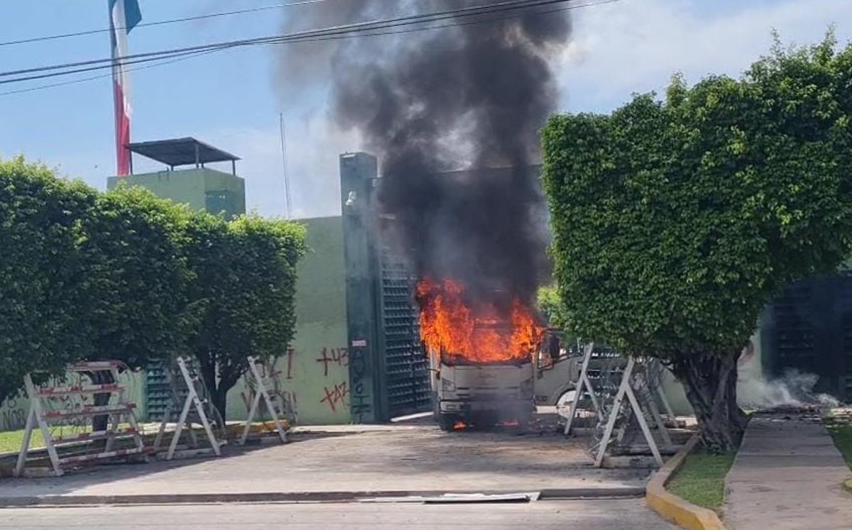 La respuesta del personal que estuvo en el cuartel fue  de que no podía moverse sin indicaciones de mandos superiores- | Rogelio Agustín