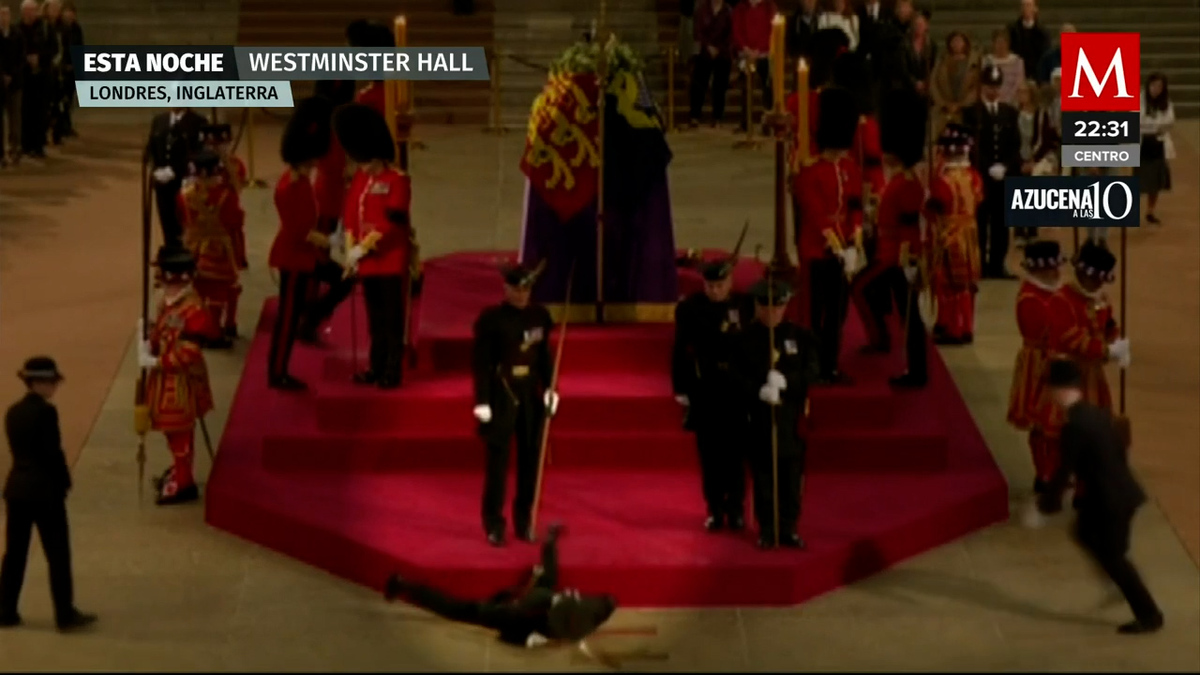 Se desmaya Guardia Real mientras velaba el ataúd de la reina Isabel
