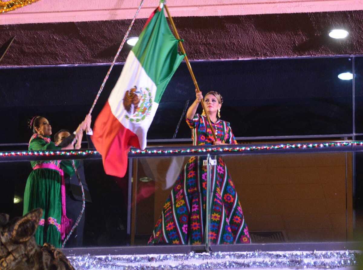 Evelyn Salgado da Grito de Independencia