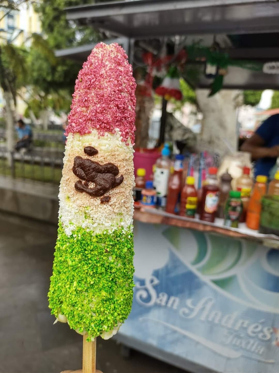 Los elotes se venden cerca de la plaza. (Isabel Zamudio)