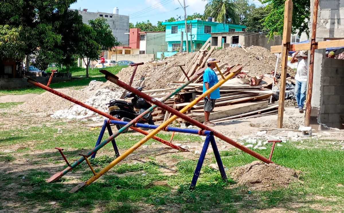Reportan invasión de área verde por construcción de locales en Tampico