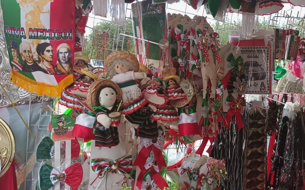 https://cdn.milenio.com/uploads/media/2022/09/15/suben-ventas-articulos-patrios-monterrey.jpg