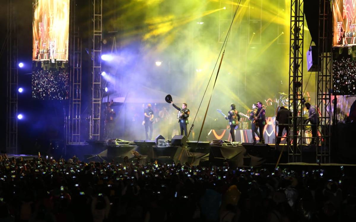Tigres del Norte en el Zócalo (Octavio Hoyos).