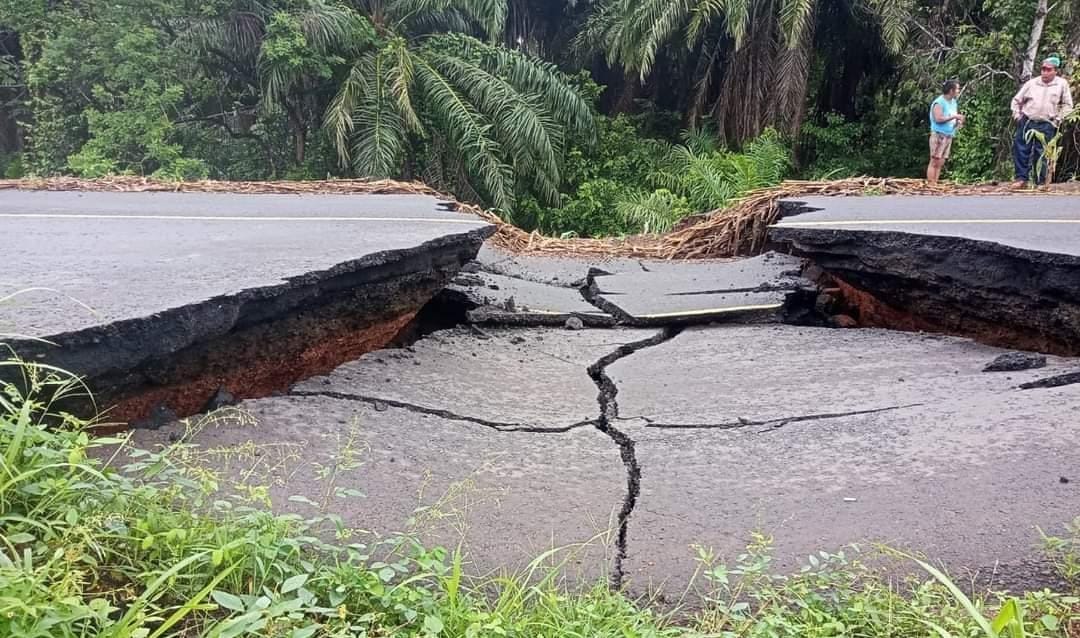 La carretera 180 Costera del Golfo, en Veracruz, colapsó durante la mañana. | Especial