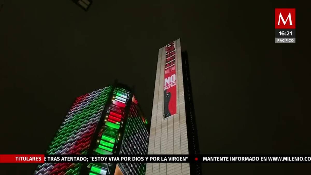 Despliegan manta en la Estela de Luz