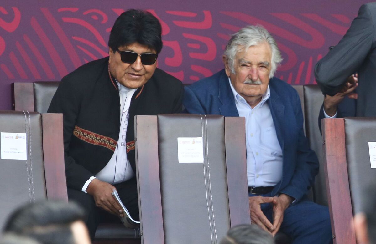 Evo Morales y Pepe Mujica en el desfile militar de CdMx. (Ariel Ojeda)