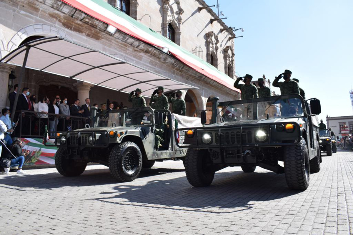 Llevan acabo desfile cívico militar en Durango, por el 212 aniversario de la Independencia. | Especial
