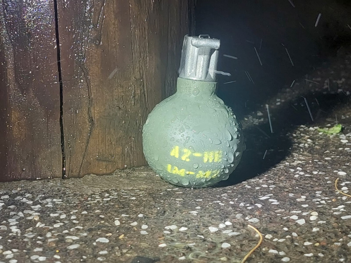 Las granadas fueron encontradas en boulevard Miguel de La Madrid, en Manzanillo. | Especial