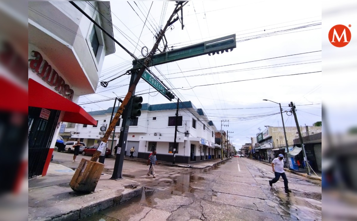 Choque deja locales del centro de Tampico sin energía eléctrica