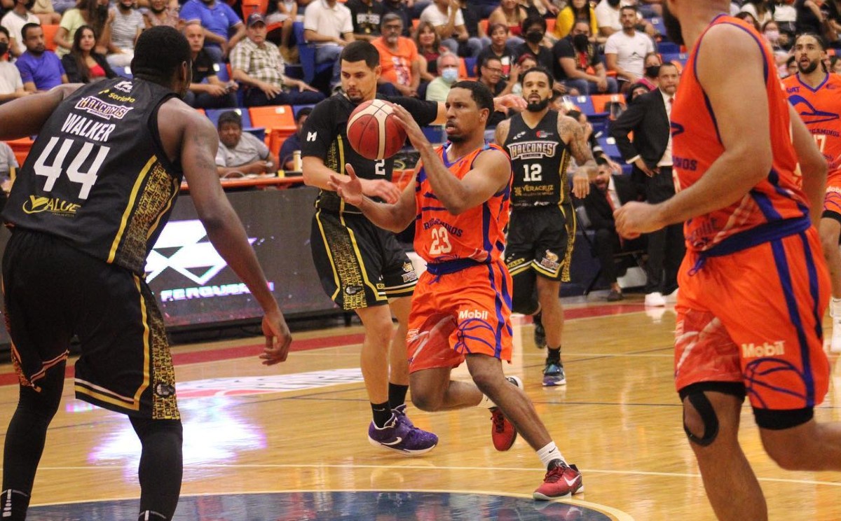 Jordan Stevens, el máximo anotador de Correcaminos UAT Victoria en la LNBP.