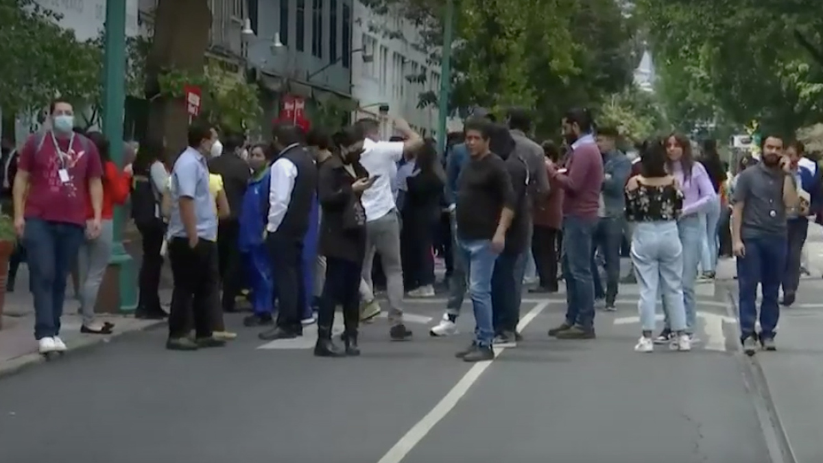 Tiembla en CdMx tras sismo de magnitud 7.4 en Michoacán