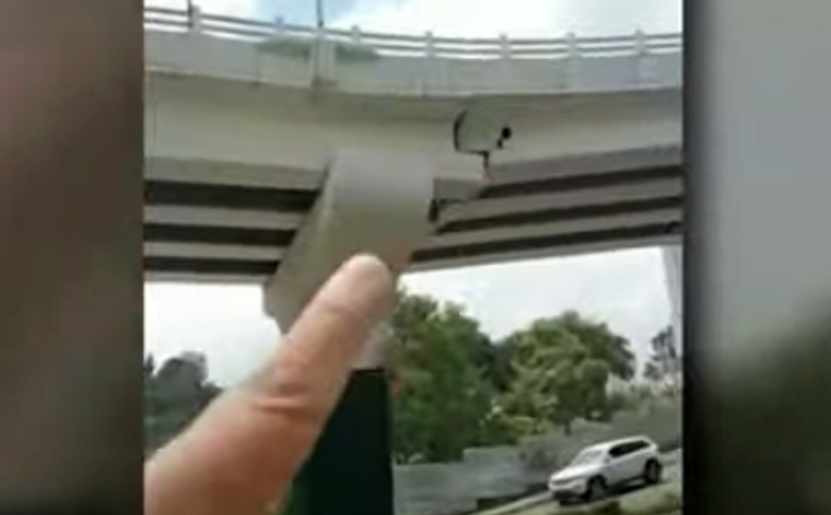 Un usuario grabó el daño causado al puente.