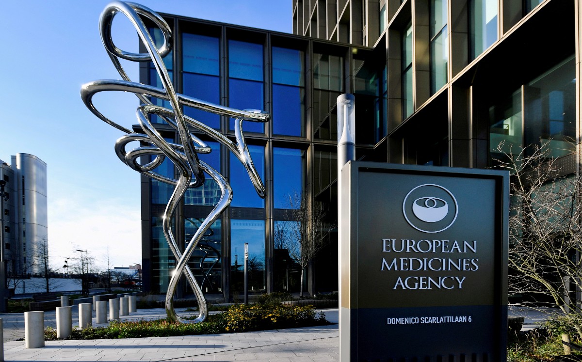 La EMA ha aprobado en las últimas semanas una serie de vacunas adaptadas a la variante ómicron. | Reuters