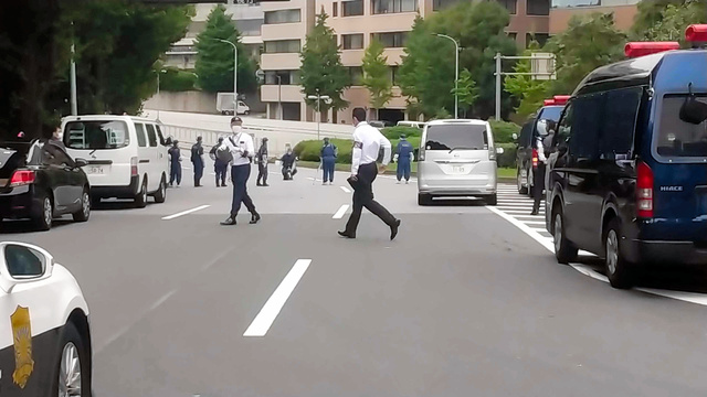 El hombre se prendió fuego durante las primeras horas del miércoles en la oficina del primer ministro. (Twitter)