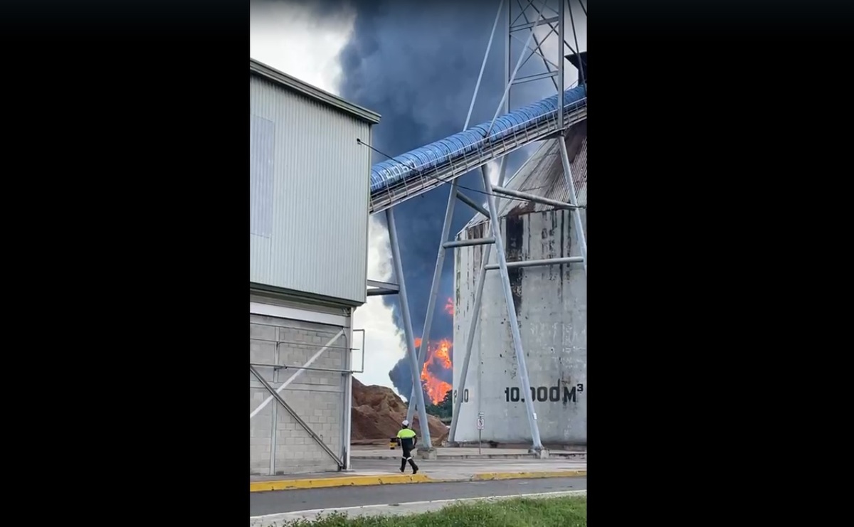 Las llamas de la explosión se alcanzan a ver a metros de distancias. (Liliana Collado Cálacaneo)