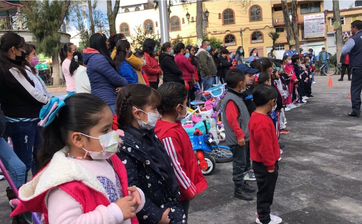 En el curso didactico les enseñaron cómo son las calles, el uso de bicicletas y otras normas de seguridad. (Especial)