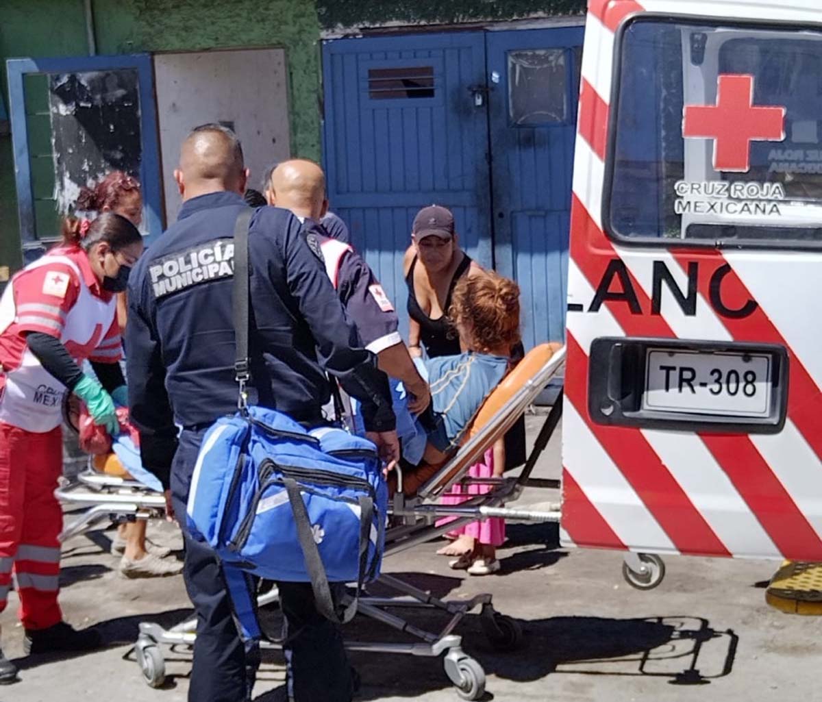 La mujer y su bebé fueron trasladadas al Hospital General en estado de salud estables. (Especial)