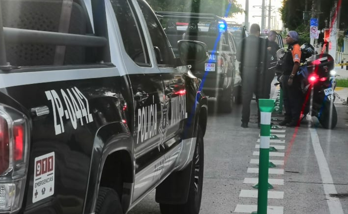Policías de Zapopan resguardan lugar donde hallaron a hombre muerto (Juan Carlos Munguía)